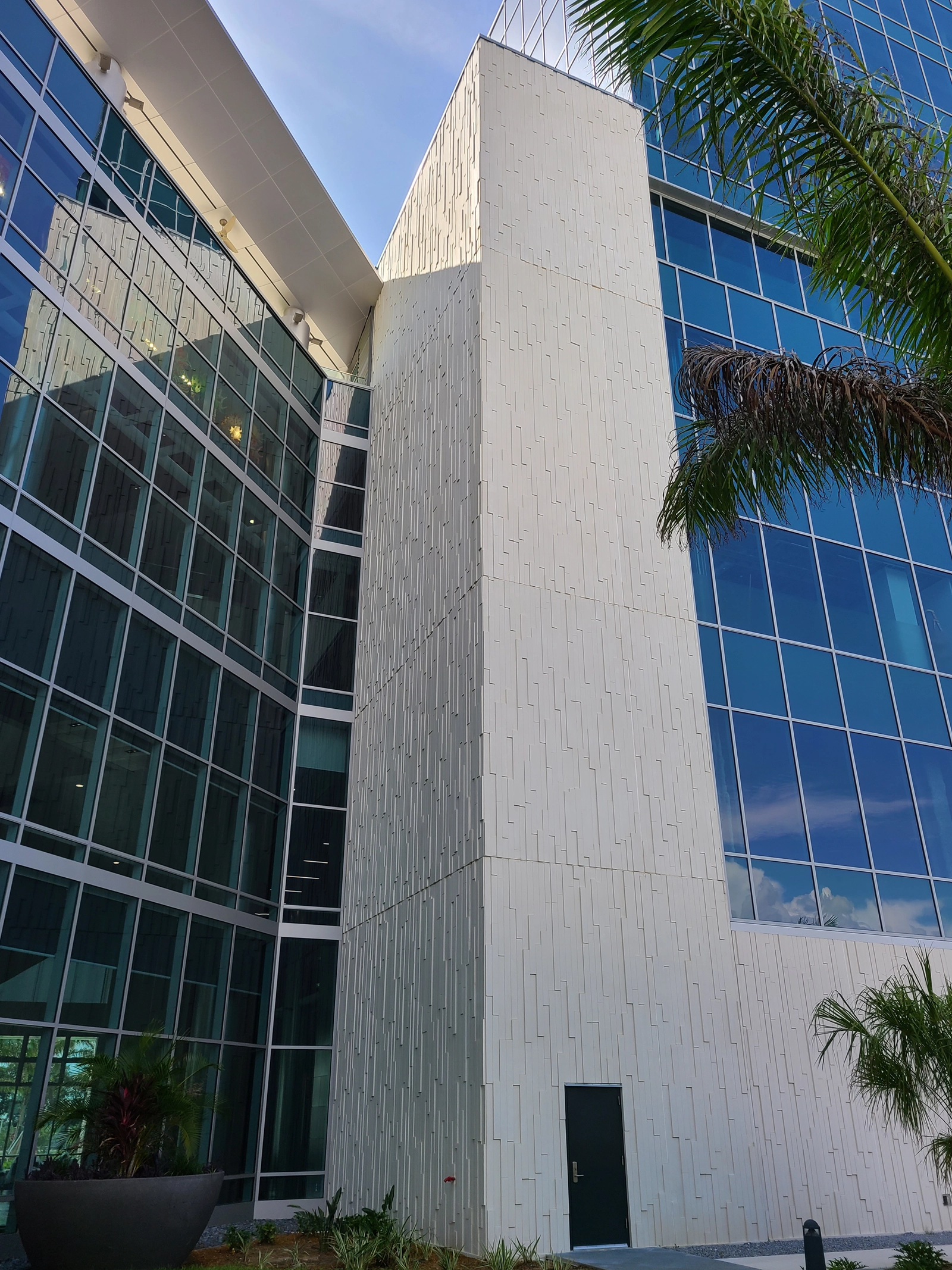 Architectural precast concrete facade detail installed by Concrete Erectors, Inc